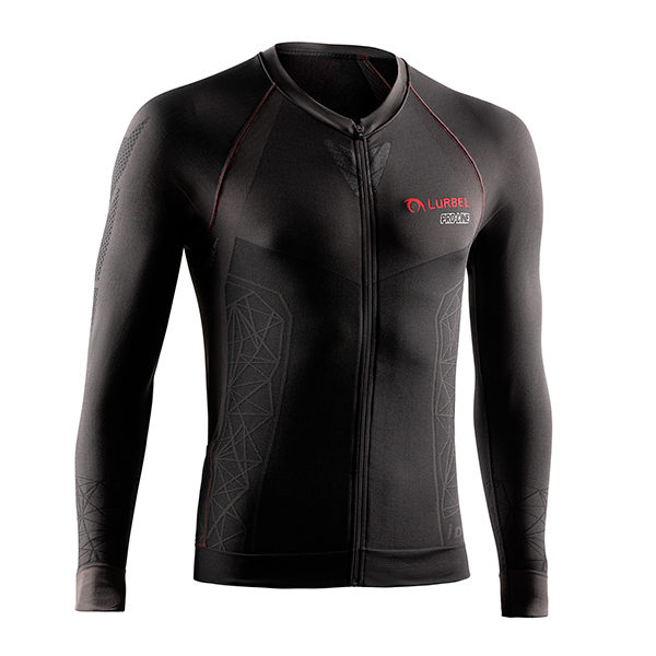 Camiseta manga larga trail Lurbel Titan long sleeves Pro. Camiseta de manga larga, unisex, con poliéster de origen reciclado, transpirable, secado rápido..